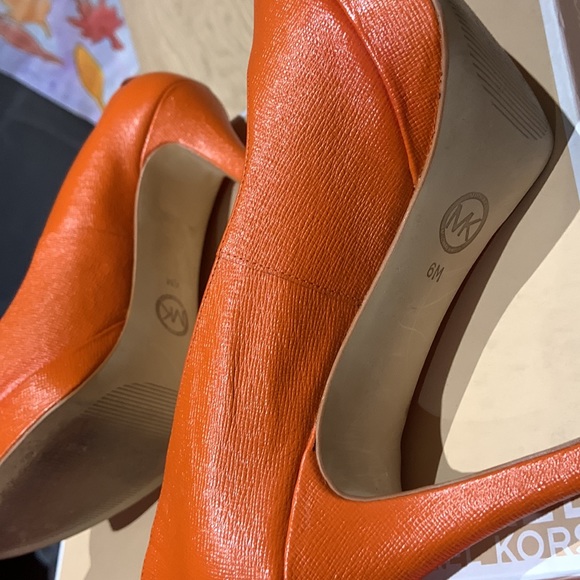 Michael Kors heels EUC - Picture 2 of 4